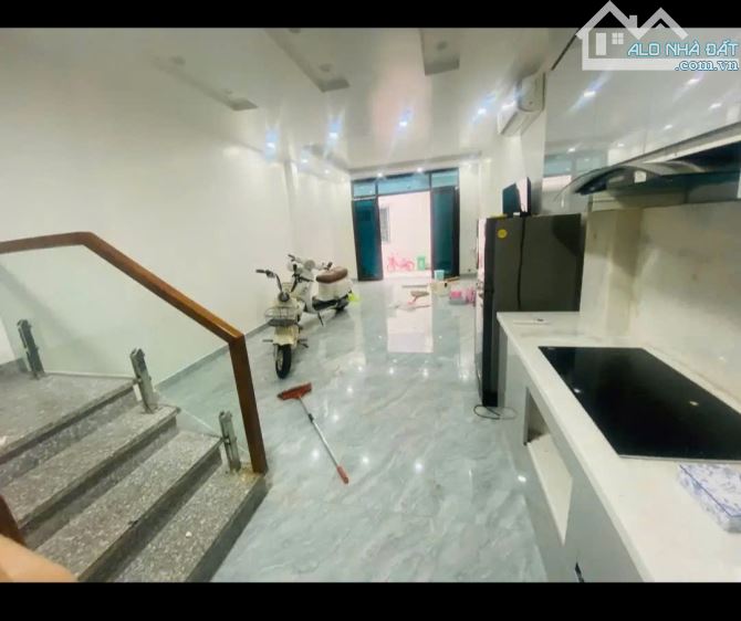 Cho thuê nhà mặt ngõ rộng đường Lê Lợi- Ngô quyền, 45m2, 3,5 tầng, 2 ngủ full 10 triệu