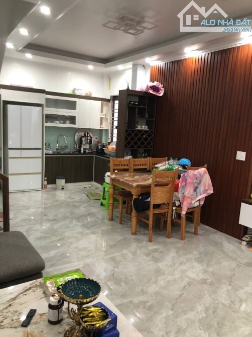 Cho thuê nhà 4 tầng tại Ngô Gia Tự , 50m2, 4 tầng, 3 ngủ full, chỉ 8 triệu