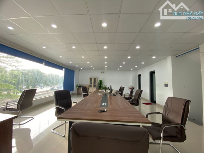 Cho thuê văn phòng tại Giang Văn Minh sàn 45m2 giá chỉ 9tr/th có ban công view thoáng đẹp
