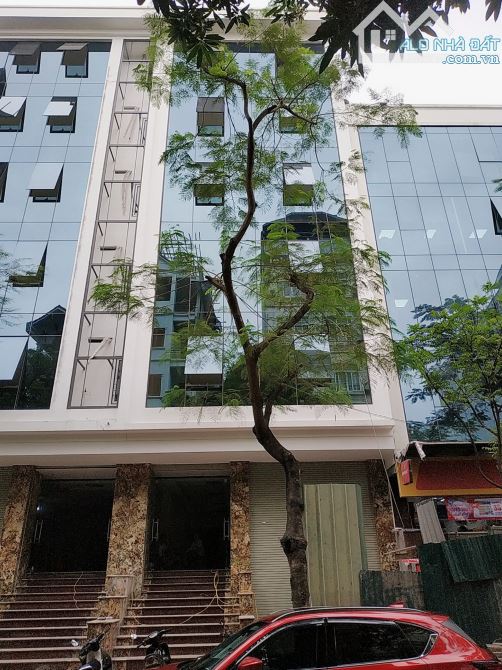 Cho thuê nhà phân lô tại Trung Yên 11. DT: 90 m2 * 7 tầng. MT: 5.5 m. Thông sàn. Thang máy