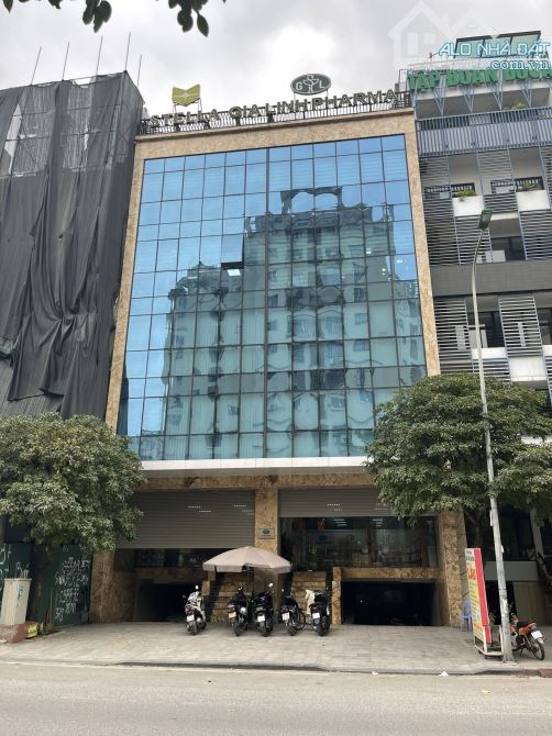 Cho thuê tòa nhà VP tại Trần Kim Xuyến. DT: 250 m2 * 6 tầng + 1 hầm. MT: 15m. Thông sàn,