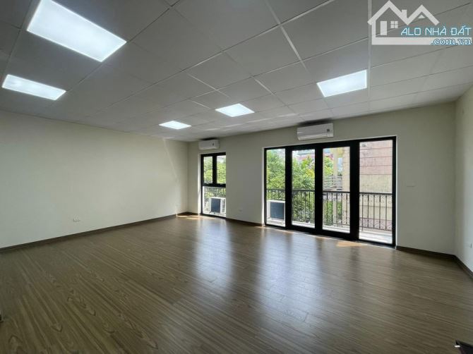 Cho thuê văn phòng tại Võ Văn Dũng sàn 55m2 nhà mới xây view full kính cực đẹp giá rẻ nhất