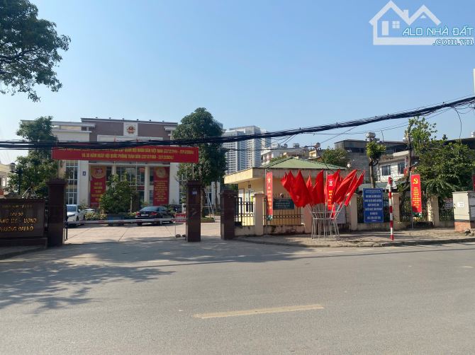 Cho thuê nhà 4T-4PN DT gần 100m2, đủ nội thất gần với UBND phường Đại Mỗ-ngõ thông ôtô