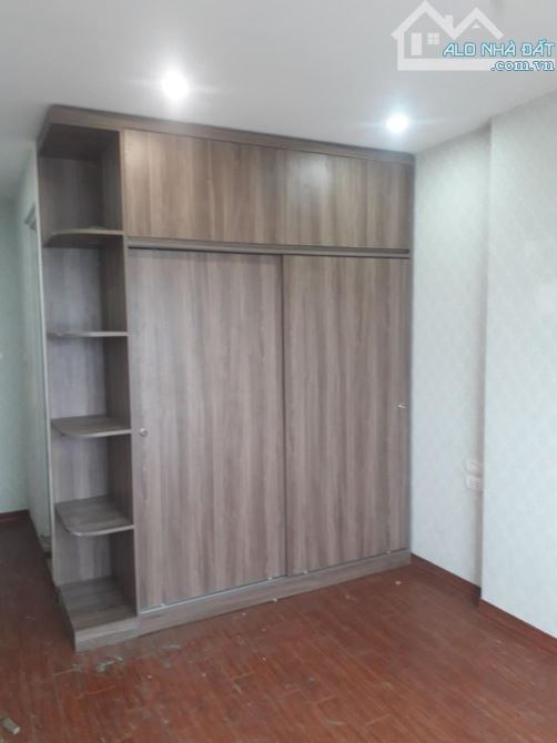 Cho thuê căn hộ 2 ngủ Thạch Bàn Long Biên, 70m2