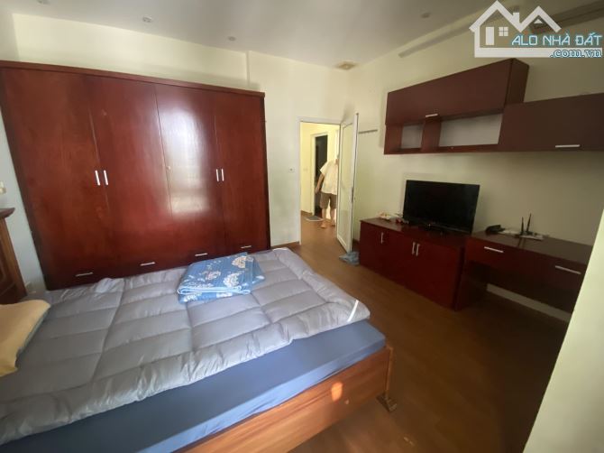 Cho thuê biệt thự khu đô thị Việt Hưng Long Biên phù hợp làm văn phòng, spa, 180m2