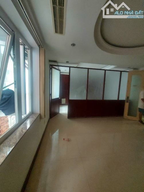 TÒA NHÀ PHẠM HUY THÔNG P17, HẦM TRỆT 4 LẦU LÀM VP CÔNG TY