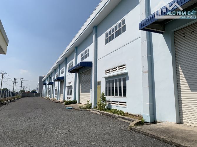Cho Thuê Kho Xưởng Chứa Hàng 2558m2 PCCC Đầy Đủ Trong KCN Vĩnh Lộc