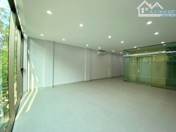 Cho thuê văn phòng tại Cát Linh, Đống Đa sàn 70m2 giá 14tr cực rẻ nhà vừa xây mới 100%