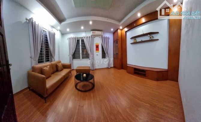 Cho thuê nhà ngõ oto 1197 Giải Phóng 4 tầng 80m2
