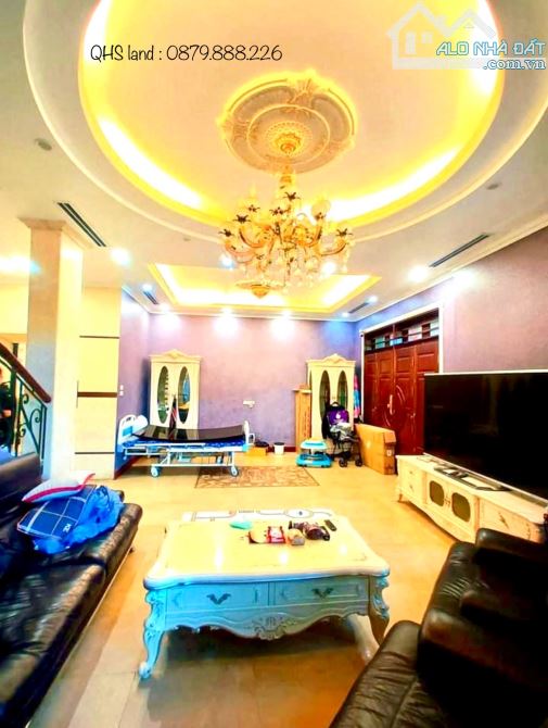 Biệt thự lô góc kinh doanh khu đô thị Việt Hưng 245m2 có thang máy, gara ô tô full đồ