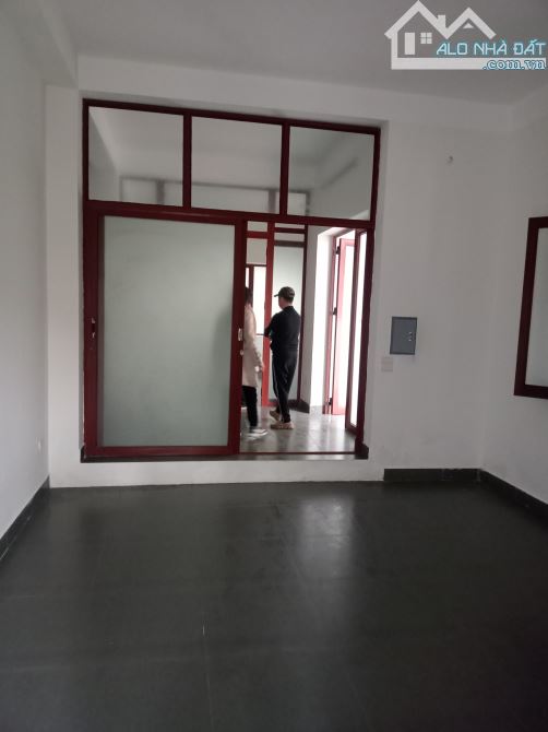Cho thuê biệt thự KDT Việt Hưng phù hợp làm văn phòng, ở, spa