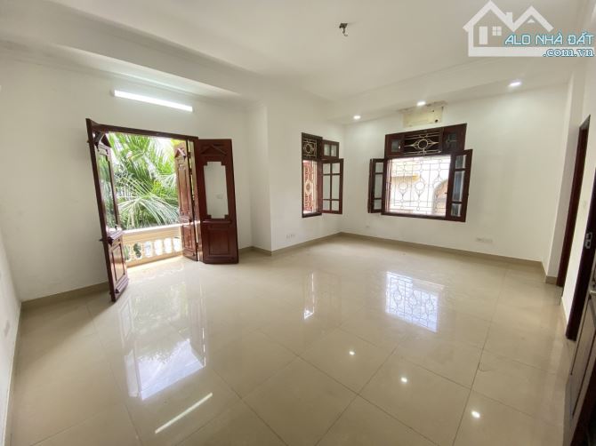 Cho Thuê Nhà Nguyên Căn Phố Nguyễn Cơ Thạch 106m x5 tầng Giá 50tr