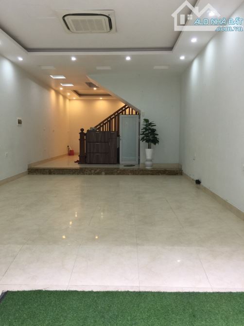 Chủ cần cho thuê nhà phố Dương Khuê, Cầu Giấy dt 55m2x6T chia phòng oto đỗ cửa giá 22tr