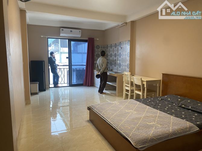 Cho thuê căn hộ full đồ trong tòa nhà tại phố Điện Biên Phủ
