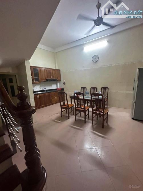 Cho thuê nhà Vương Thừa Vũ 4 ngủ 50m2