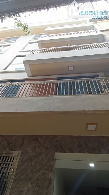 Cho thuê liền kề 5 tầng tại Hàm Nghi, có thang máy, nhà mới tinh, 2 mặt thoáng