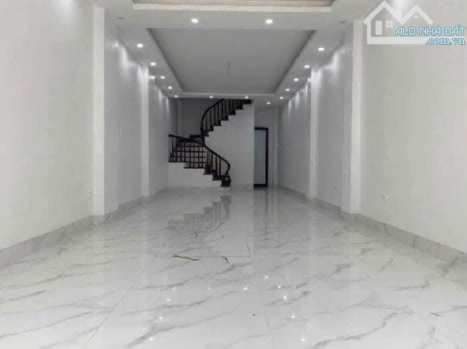 Cho thuê Nhà phố Gia Quất Long Biên, 30 m, 5 tầng , giá 8 triệu , full nội thất, 3 PN