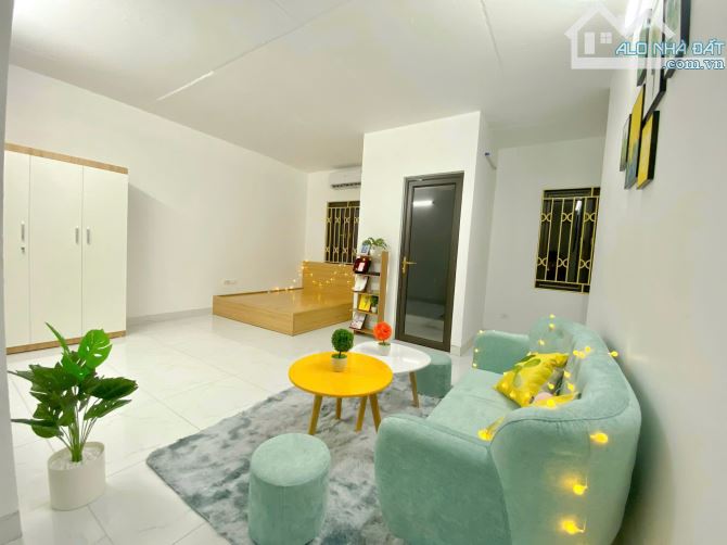 Cho Thuê CCMN Mậu Lương Hà Đông 25m2 STUDIO Cửa Sổ Ban Công Thang Máy Ô Tô View Sân Bóng