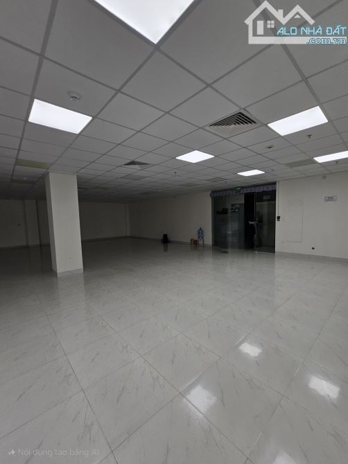 Cho thuê VP mặt phố 28 Lê Văn Tám ( ngõ 68 Vạn Phúc), Hà Đông. DT 210m2, mt 15m, hầm, 35tr