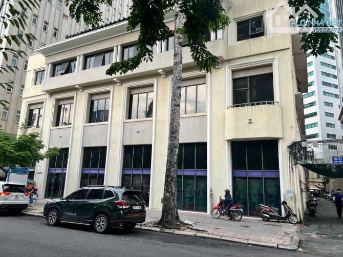 CHO THUÊ TÒA NHÀ 10 HÀM NGHI, P.BẾN NGHÉ Q1, DT 26x40M, 6 TẦNG, 2 THANG MÁY