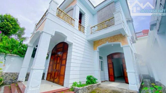 Cho thuê biệt thự 5 phòng khu Long Thịnh tiện văn phòng