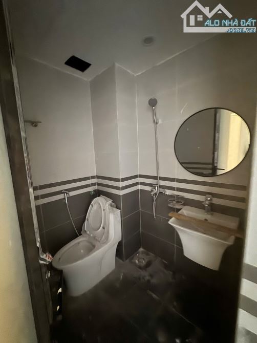 Cho Thuê CCMN 198 Xã Đàn Đống Đa 30m2 Cửa Sổ Ban Công Giặt Riêng Thang Máy Full Đồ 18P