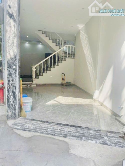 Cho thuê nhà 4 tầng Ngọc Lâm thông Nguyễn Văn Cừ- 52m², 4 ngủ - 15 triệu/tháng