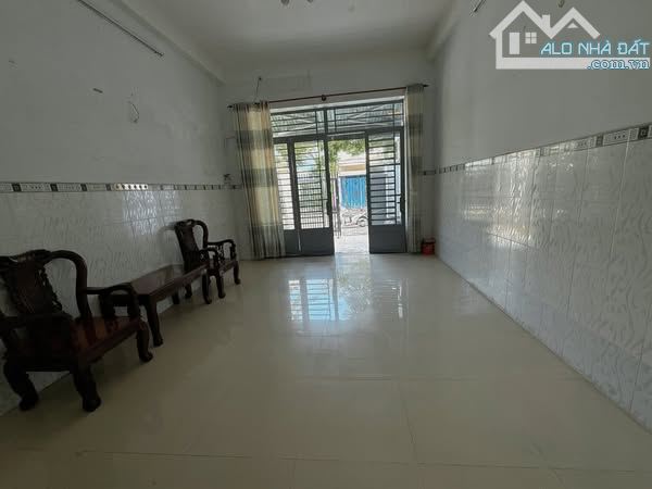 Cho thuê nhà 1 trệt 2 lầu có 4 phòng ngủ khu dân cư Chợ Chùa