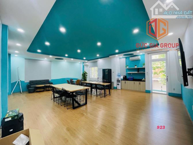 Cho thuê cặp góc 12m mặt tiền đường N1 khu D2D Võ Thị Sáu