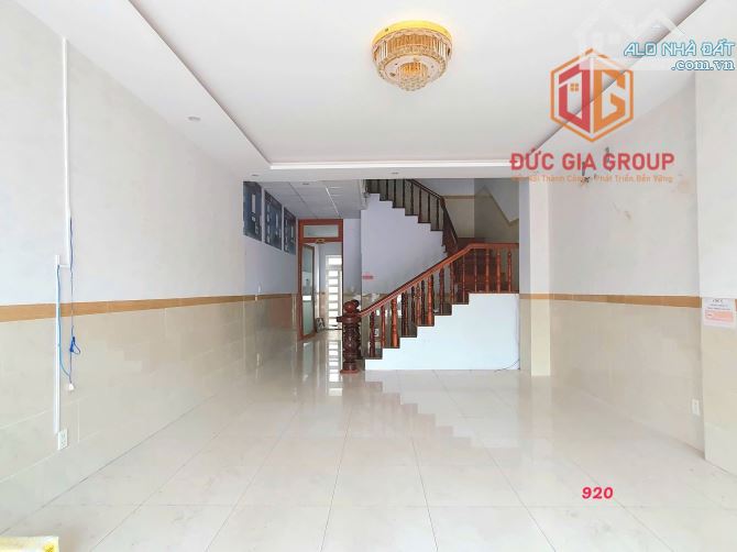 Cho thuê nhà 1 trệt 2 lầu mặt tiền đường N1 khu dân cư D2D, P.Thống Nhất, Biên Hòa.