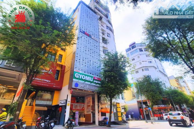 KHÁCH SẠN 24 PHÒNG CAO CẤP BAN CÔNG, BỒN TẮM TRUNG TÂM QUẬN 1.