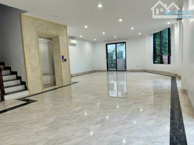 Cho thuê sàn kinh doanh/văn phòng tầng 1 và tầng 2 Việt Hưng