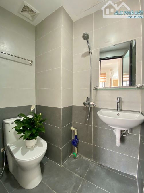 Cho Thuê CCMN 249C Giáp Bát Hoàng Mai 30m2 Studio Cửa Sổ Ban Công Thang Máy Giặt Riêng 7P