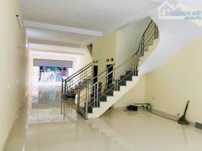 Cho thuê nhà nguyên căn 2 tầng, Trường Lâm, Việt Hưng - 135 m2, 2 mặt thoáng - 18 triệu/th