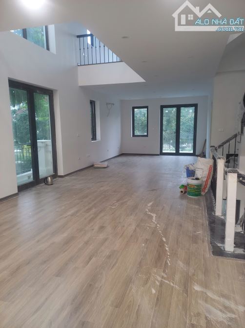 Cho thuê biệt thự An Lạc Symphony, 160m2 x 4 tầng, hoàn thiện đẹp, giá rẻ