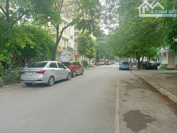 Cho thuê nhà Phân Lô phố Nguyễn Thị Định, Cầu Giấy. dt 90m x5tầng, mt 5m, giá 35tr