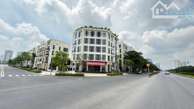CHO THUÊ TOÀ NHÀ VĂN PHÒNG MP STARLAKE TÂY HỒ - LÔ GÓC 4 MẶT THOÁNG - SIÊU ĐẸP.