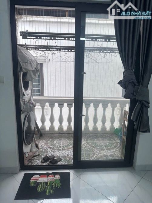 CHO THUÊ NHÀ PHỐ PHÚC LỢI LONG BIÊN 8 TRIỆU 32m 4 TẦNG 2 NGỦ ĐỦ NỘI THẤT GẦN CHỢ