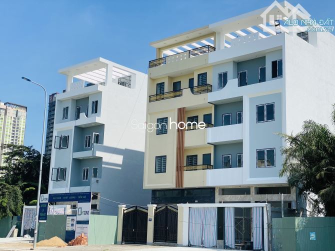 Cho thuê tòa nhà văn phòng 600m2 hầm 5 sàn trống suốt trung tâm Quận 2