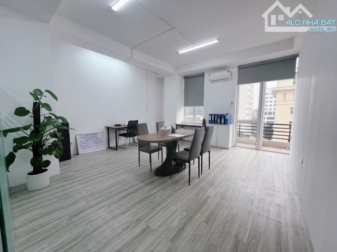 CHO THUÊ VĂN PHÒNG TẠI HOÀNG SÂM - HOÀNG QUỐC VIỆT 50M2 - 65MGIÁ 9,5- 16 TR / THÁNG .