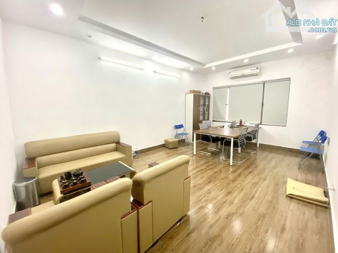 CHO THUÊ VĂN PHÒNG TẠI DỊCH VỌNG - DỊCH VỌNG 35M2 GIÁ 5TR8 / THÁNG