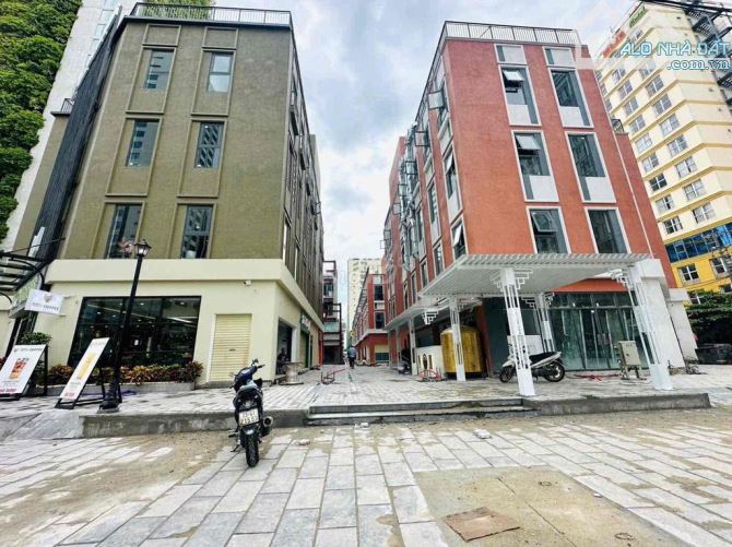 CHO THUÊ 3 TẦNG 1 TUM CÓ THANG MÁY - 300M2 NGANG 15M - 180TR