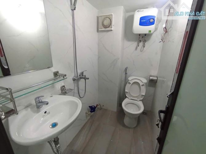 Cho Thuê CCMN 106 Trần Duy Hưng Cầu Giấy 20m2 Gác Xép Cửa Sổ Thang Máy Full Đồ Gần Chợ