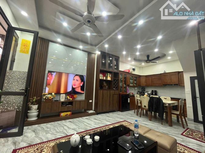 Cho thuê nhà ngõ đường Lê Đức Thọ, Cầu Giấy.45m2x4 tầng full đồ đẹp