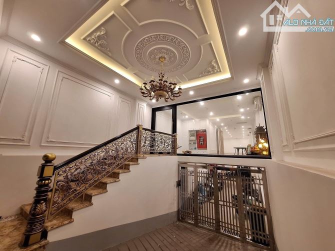 Cho thuê mặt bằng tầng 1 Phố Trạm - 70m², MT 5m, vỉa hè rộng - 10 triệu/tháng ​📌 Vị trí: