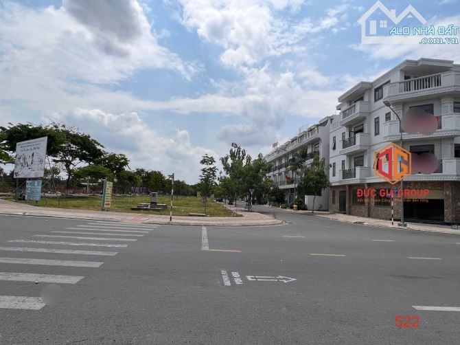 Cho thuê nhà 1 trệt 3 lầu góc 2 mặt tiền đang hoàn thiện đường E6 KDC Bửu Long 3
