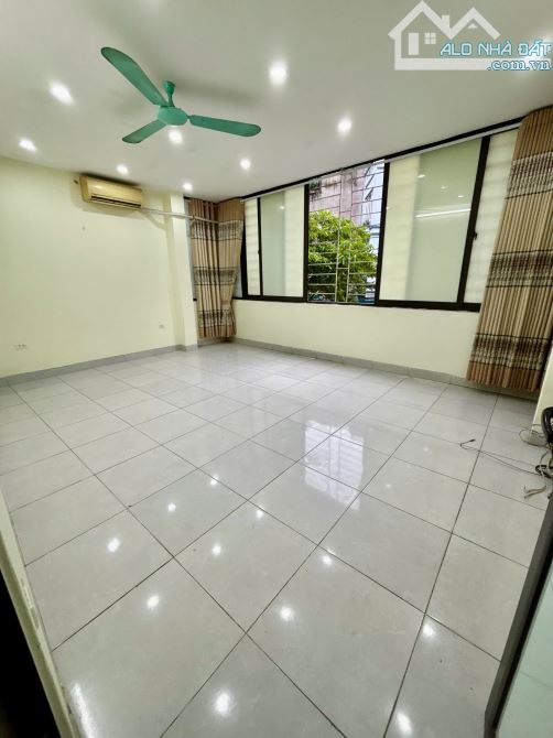 Cho thuê văn phòng đường 18M Mỗ Lao, 55 m2, gồm 2 phòng làm việc