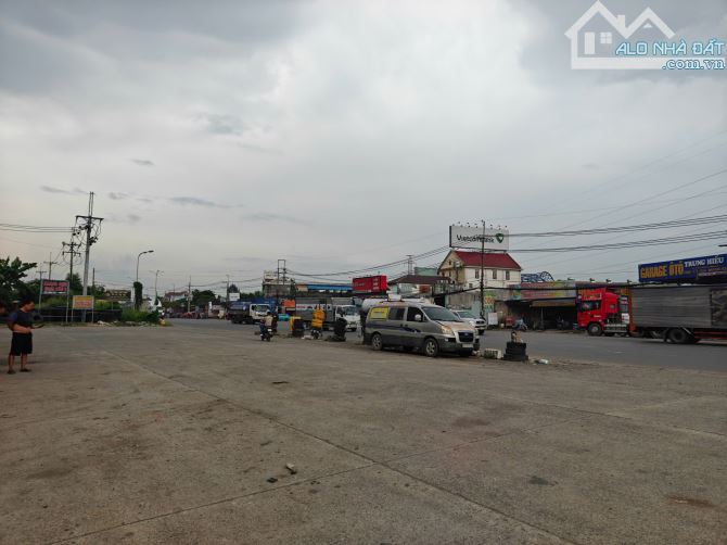 Cho thuê nhà kho mặt tiền QL51 Tam Phước, Biên Hòa, 9000m2, giá thuê 250tr/tháng.