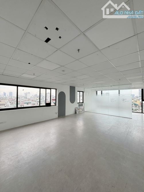 Cho thuê sàn đẹp 100m2 mặt phố Đặng Tiến Đông giá chỉ từ 19tr/tháng