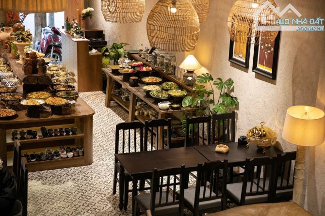 Cho thuê nhà mặt phố Trung Hòa, DT T1: 150m, T2-6: 90m, MT 7m, Giá 105tr
